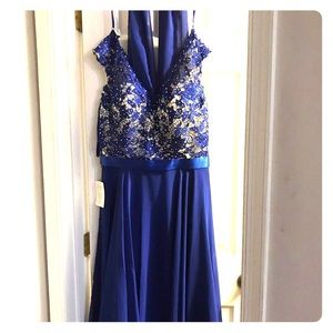 Gorgeous NEW blue formal dress w tags